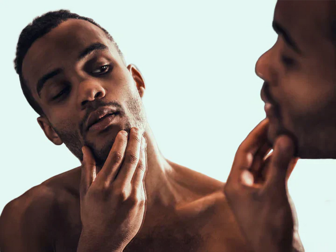 Waarom groeit mijn baard ongelijk?